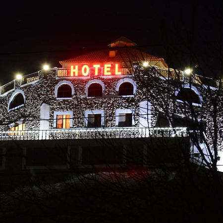 Amrots Hotel Vajk Buitenkant foto