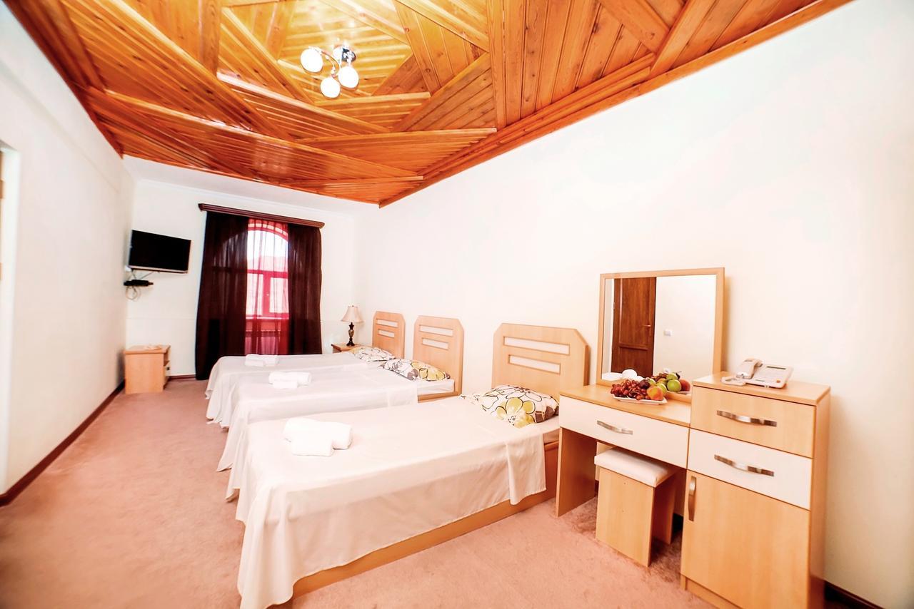 Amrots Hotel Vajk Buitenkant foto