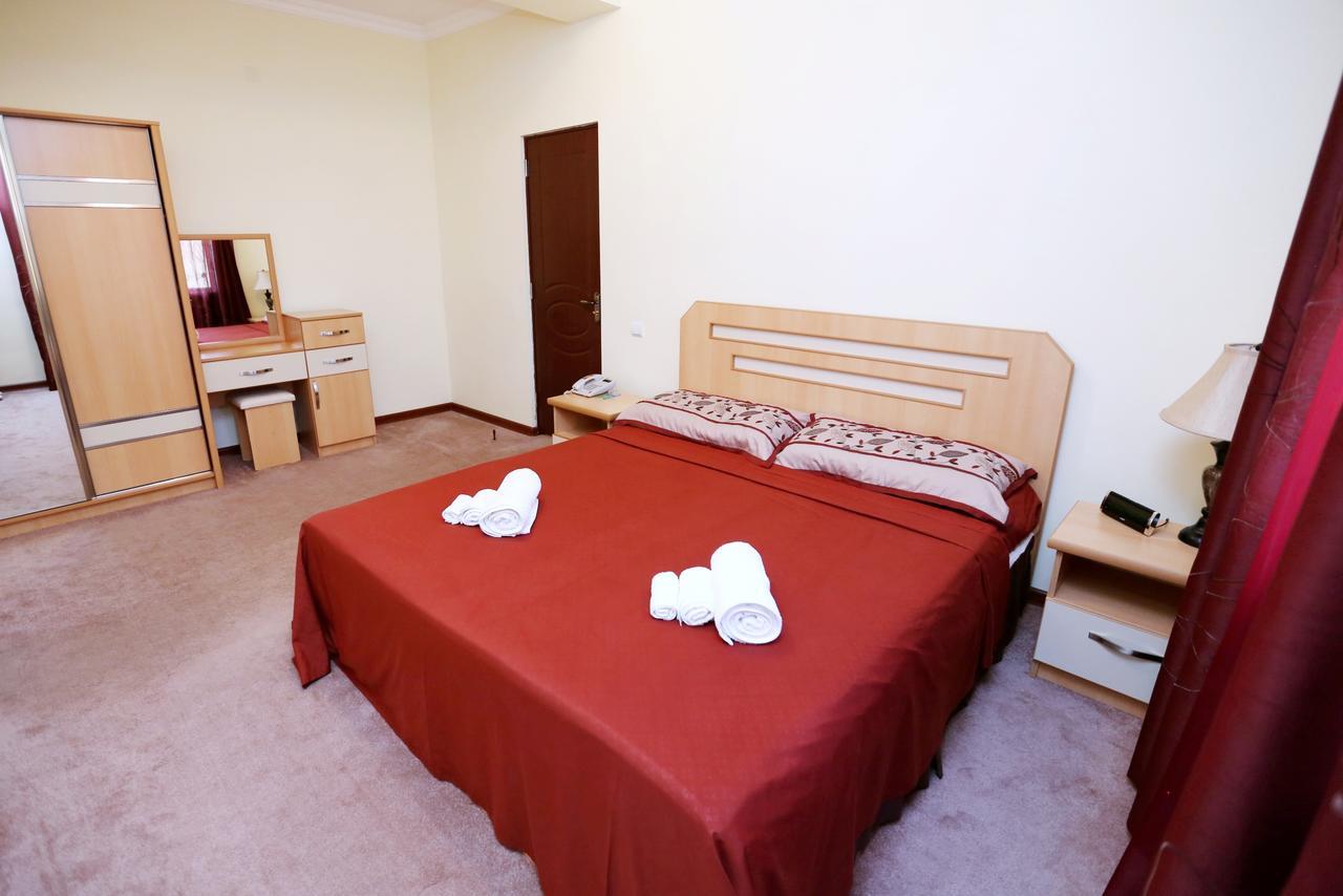 Amrots Hotel Vajk Buitenkant foto
