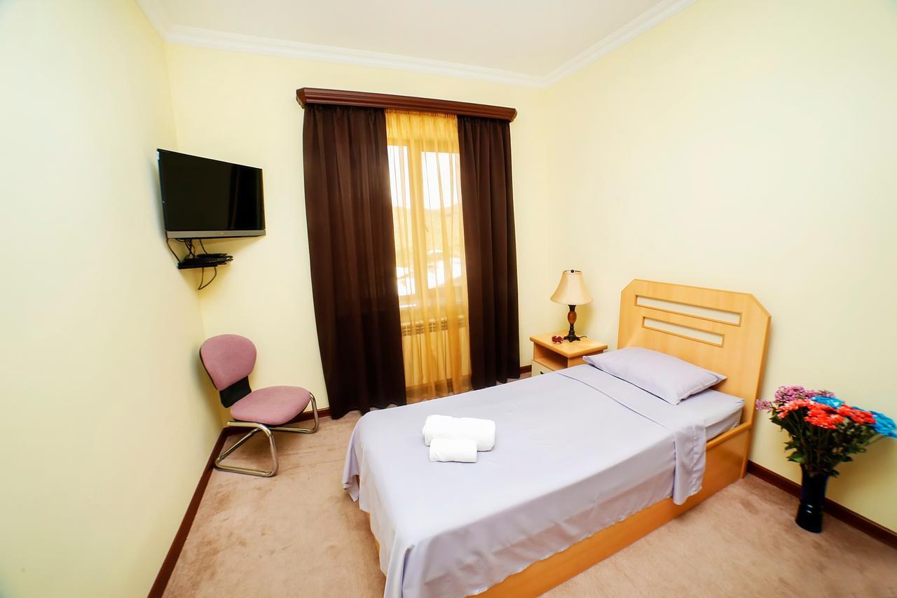 Amrots Hotel Vajk Buitenkant foto