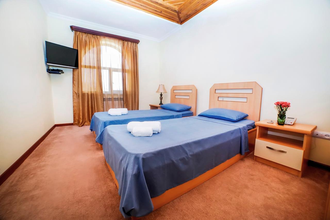 Amrots Hotel Vajk Buitenkant foto