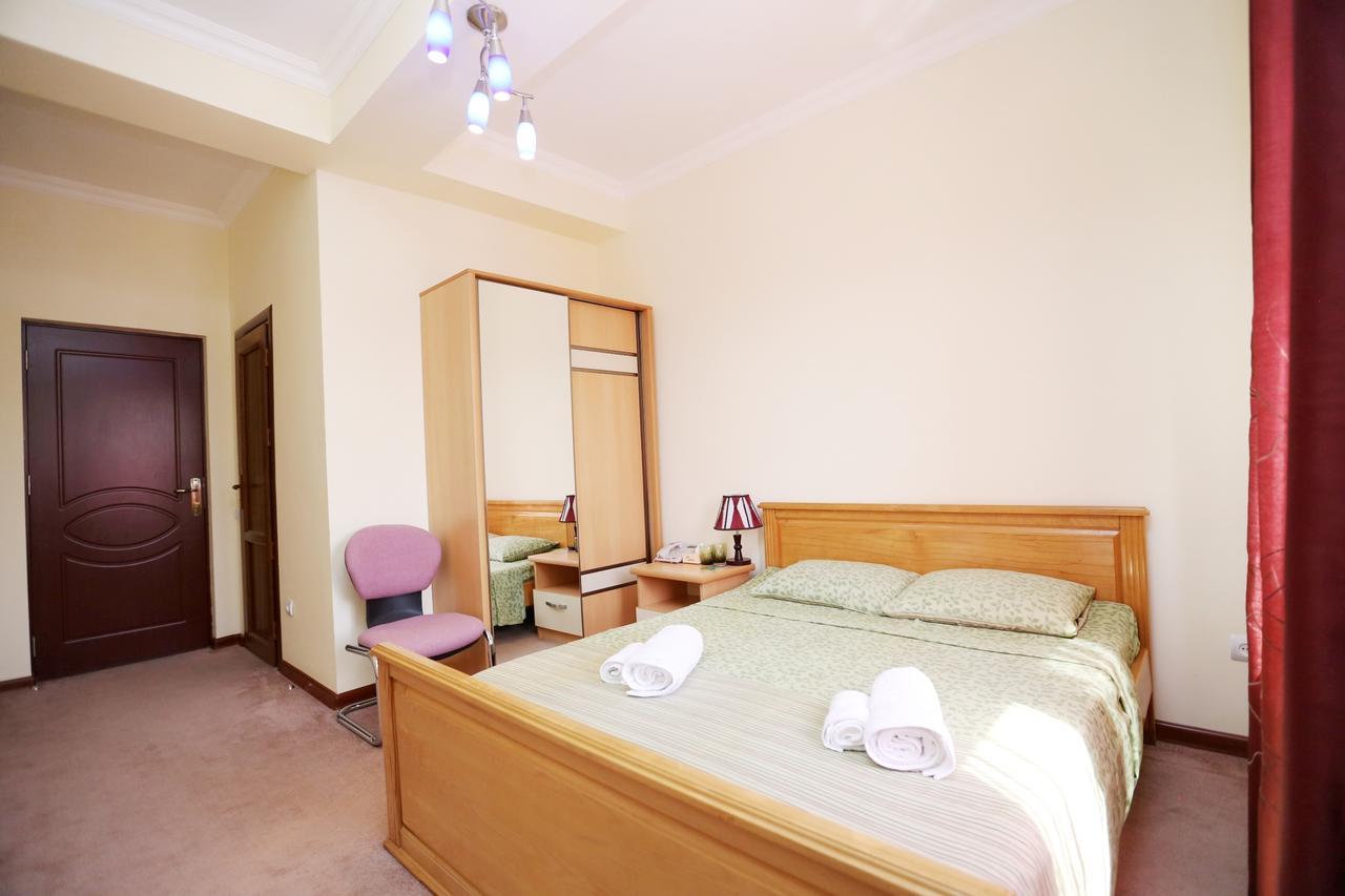 Amrots Hotel Vajk Buitenkant foto