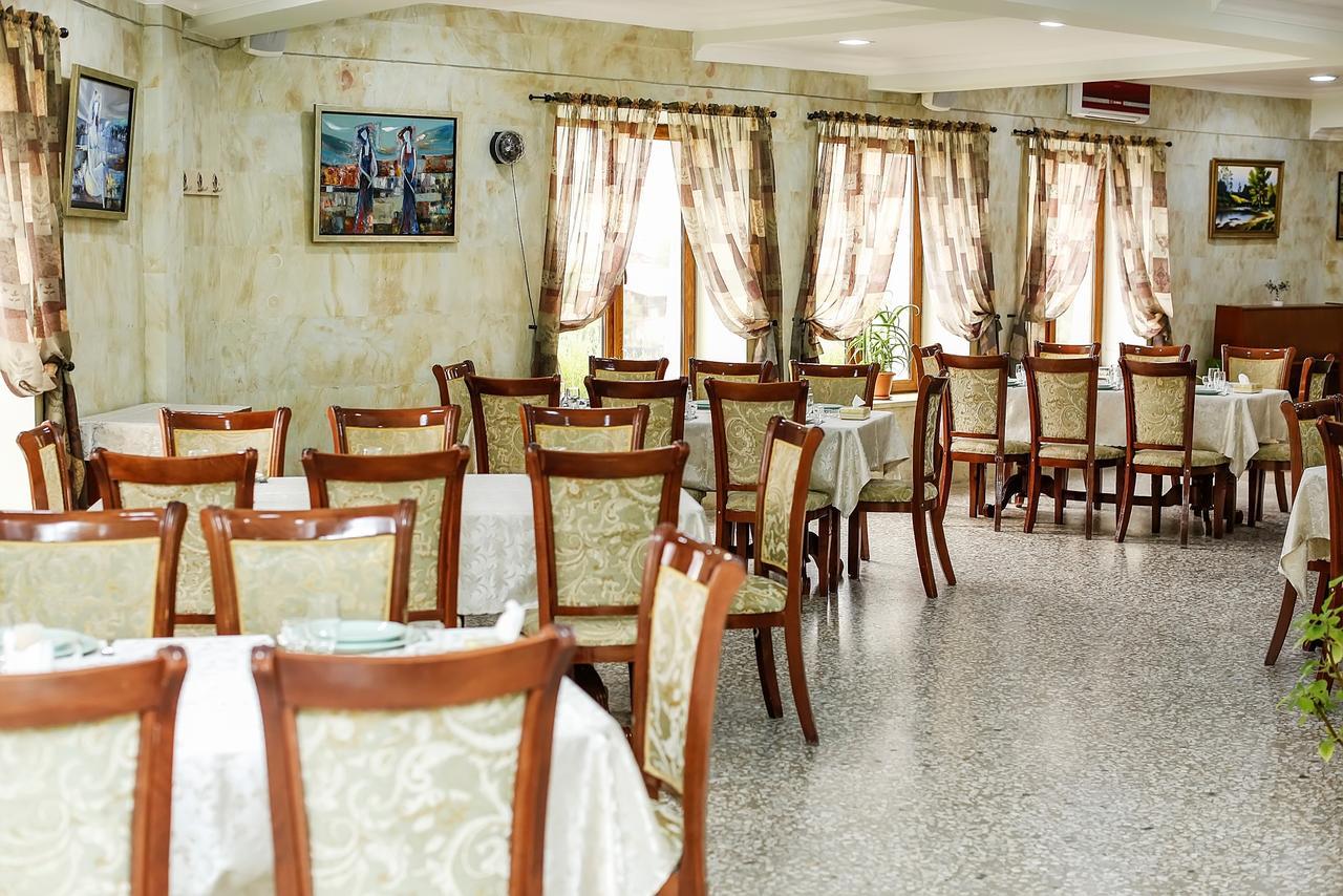 Amrots Hotel Vajk Buitenkant foto