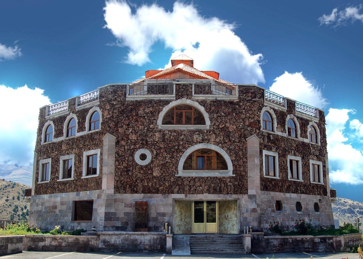 Amrots Hotel Vajk Buitenkant foto