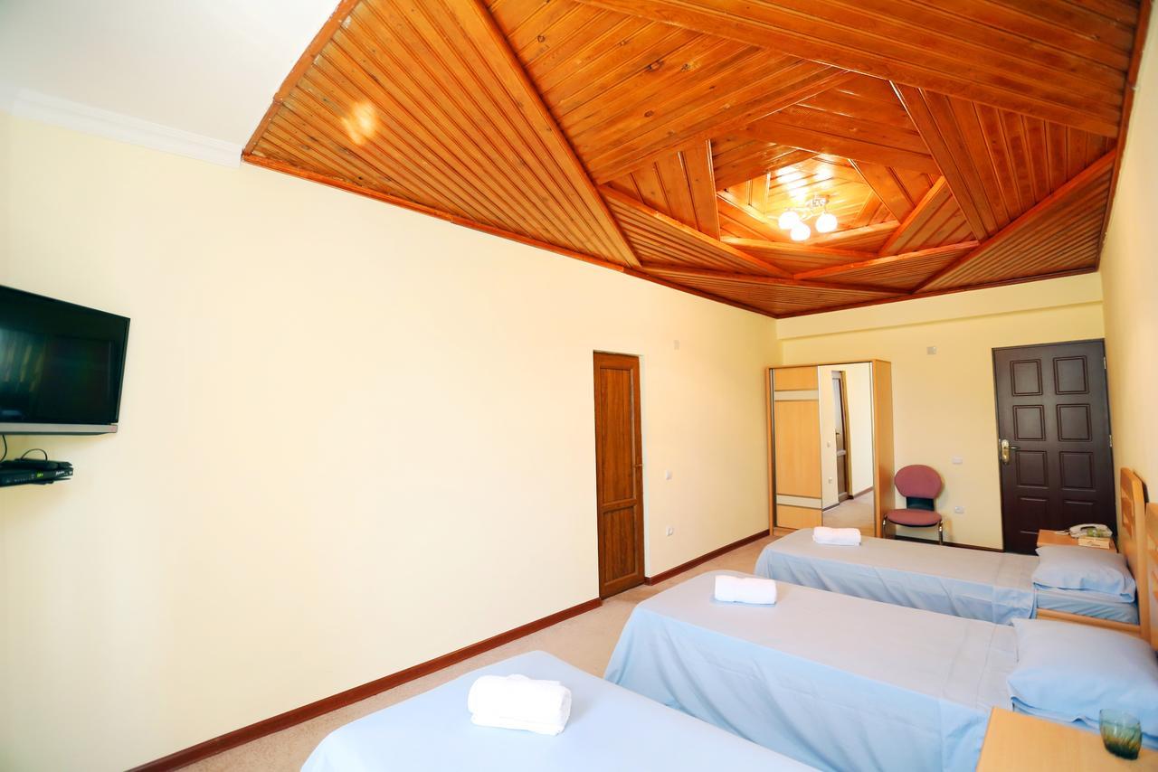 Amrots Hotel Vajk Buitenkant foto