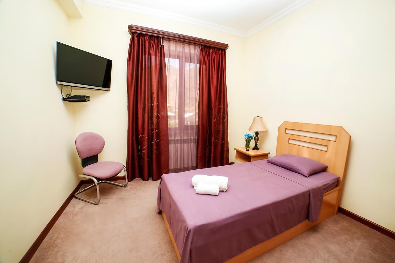 Amrots Hotel Vajk Buitenkant foto