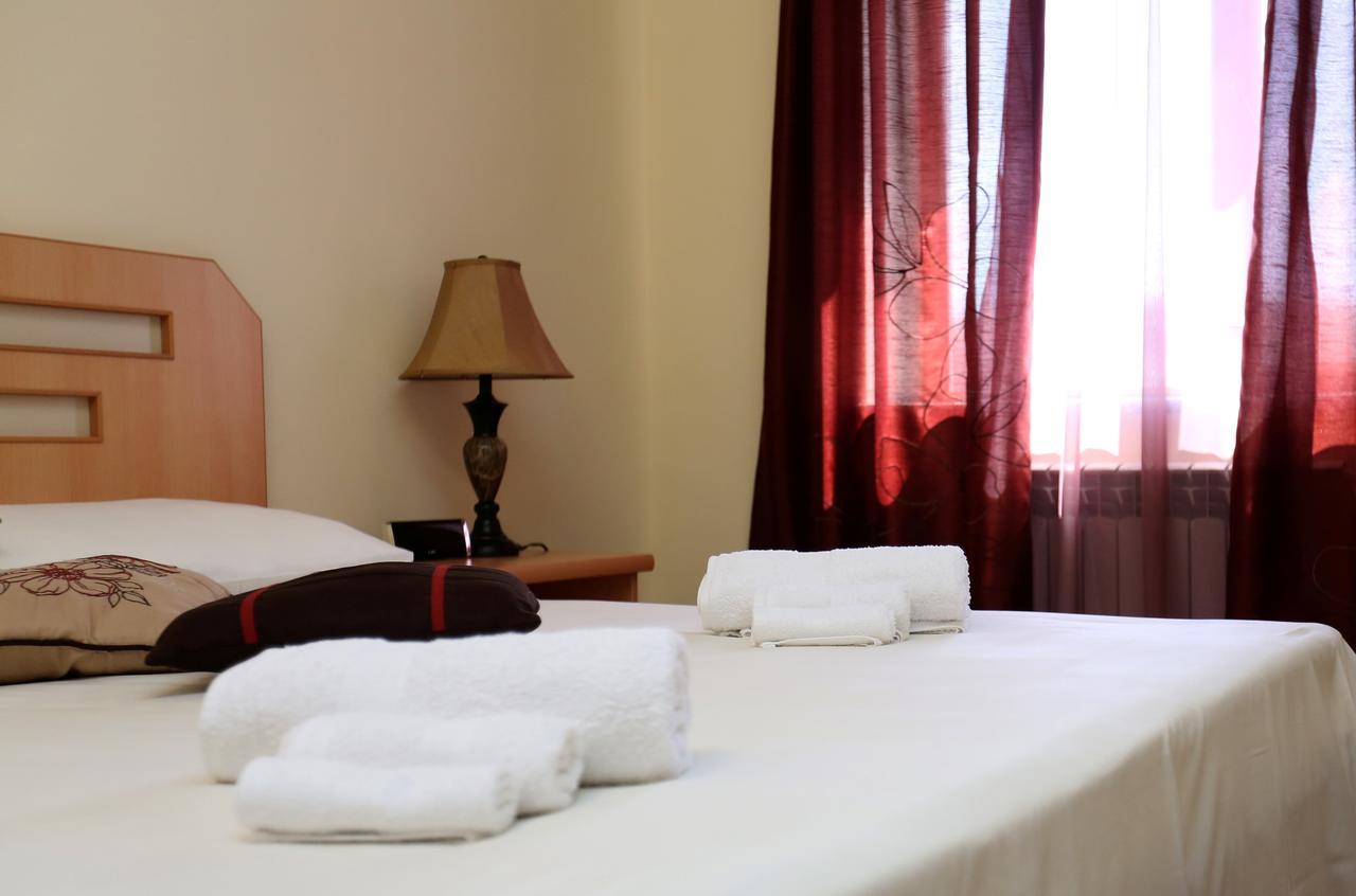 Amrots Hotel Vajk Buitenkant foto